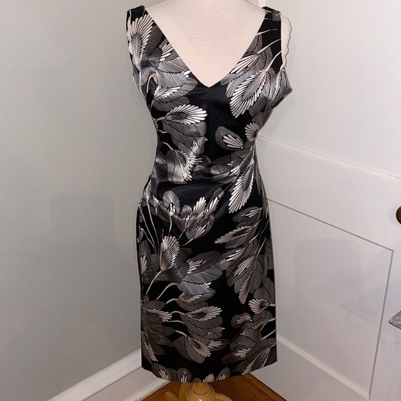 Maggy London Sexy Black White V Neck Back Dress Size 8 - Picture 1 of 9